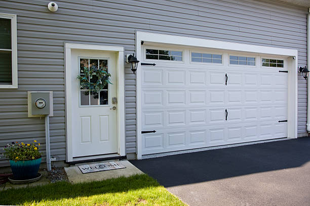 24/7 Emergency Garage Door Panel Replacement experts in Kekoskee, WI